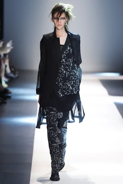 Look 10